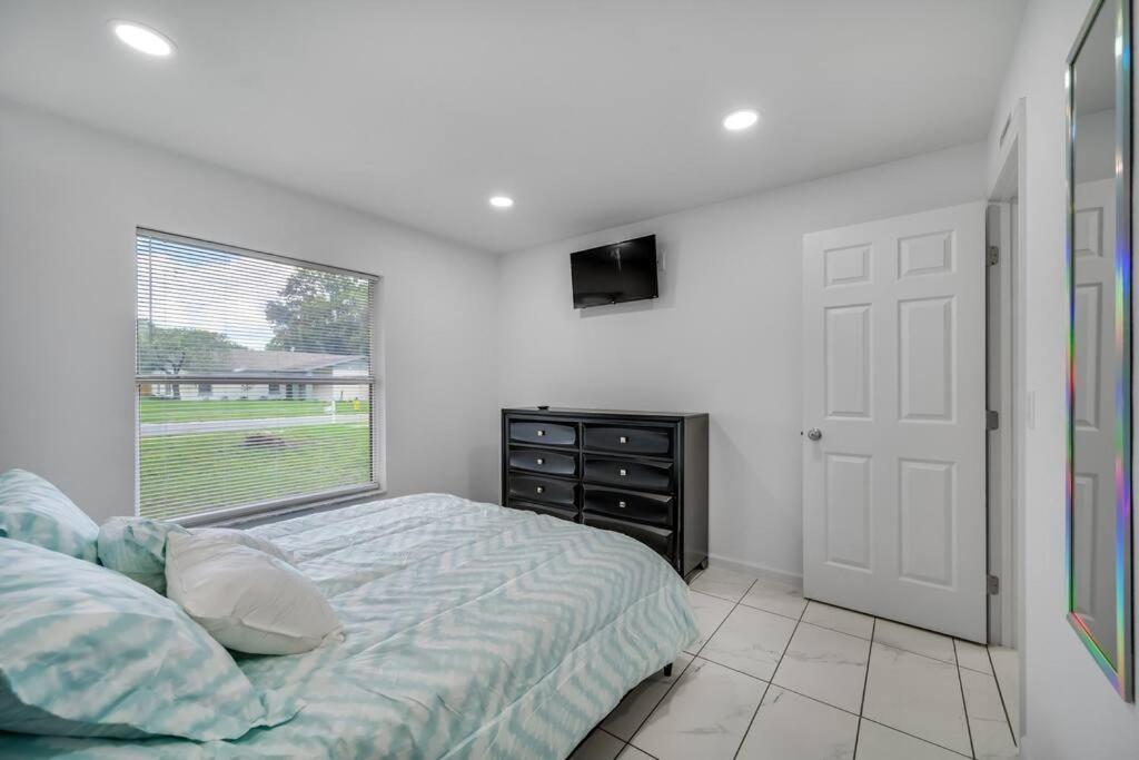 Cozy Family In With Private & Heated Pool Hébergement de vacances *