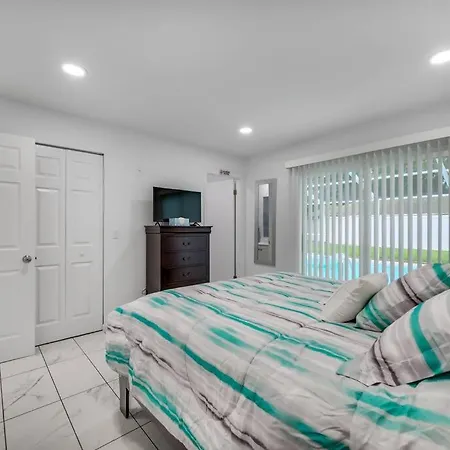 Cozy Family Home In Tampa With Private & Heated Pool, Pool Table And Kids Play Area Exterior photo