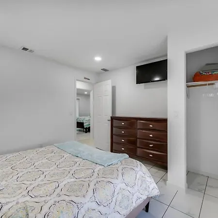 Cozy Family Home In Tampa With Private & Heated Pool, Pool Table And Kids Play Area Exterior photo