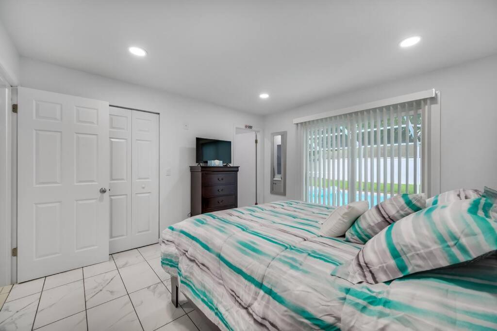 Holiday home Cozy Family In With Private & Heated Pool, Pool Table And Kids Play Area Tampa